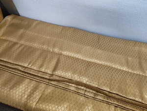 Tela de Seda Brocada Hecha a Medida, Textil de Punto Premium con Diseño Floral para Lehengas y Bolsos de Niñas - Product Image 3