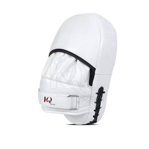 Pads d'entraînement en cuir de haute qualité avec surface incurvée et poids équilibré pour un contrôle et un confort maximum - Product Image 5