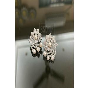 ต่างหูเพชรซิคอนชุบเงินทองเหลืองคุณภาพพรีเมียมหรูหราสำหรับผู้หญิง คอลเลคชั่นสำหรับงานเลี้ยงตอนเย็น - Product Image 1