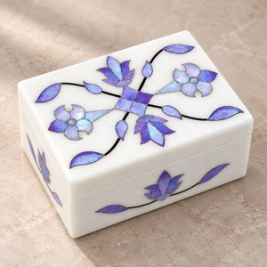 Boîte à bijoux rectangulaire élégante et moderne Stonecrafts International avec incrustations florales gravées et couvercles pour le rangement des bijoux - Product Image 1