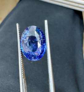 Zafiro Azul Real de Ceilán Natural de 5.05 Quilates, Corte Ovalado, Azul Intenso, Gema Preciosa Suelta para Anillos de Compromiso y Joyería Fina - Product Image 1