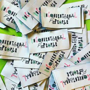 Etiquetas Tejidas Personalizadas de la Mejor Calidad para Ropa, Etiquetas Tejidas Suaves y Plegables, Parches Tejidos, Parches Bordados - Product Image 3