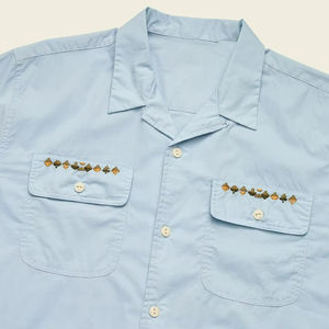 Camisa de Manga Corta Personalizada de Alta Calidad para Hombre, Diseño Bordado en Tela de Velour con Nylon en Toda la Superficie - Product Image 4