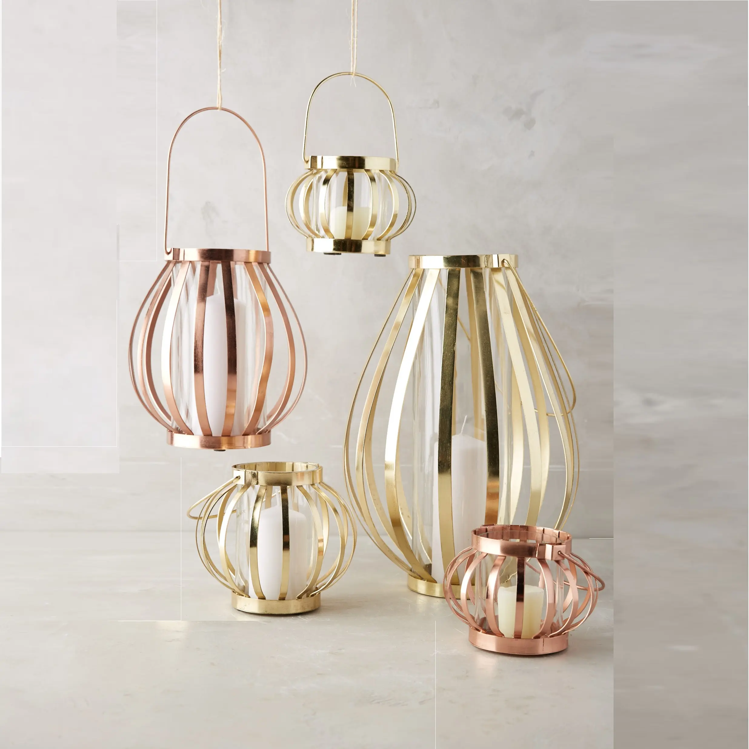 Lanterna appesa portacandele in ferro metallico per decorazioni natalizie lanterna fatta a mano decorativa per la casa con placcatura in oro e rame