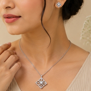 Ensemble collier et boucles d'oreilles assorties en argent 925 avec pendentif géométrique en perles - Bijoux élégants de créateur pour femmes, pour mariage, fête ou usage quotidien - Product Image 6