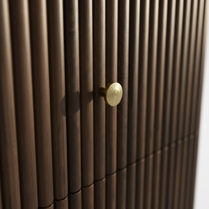 Table d'appoint moderne avec 2 tiroirs, en MDF acacia, placage chêne, plateau en marbre, design dynamique pour salles à manger et espaces de vie. chambre à coucher. - Product Image 4