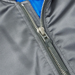 Service OEM, veste bomber en satin gris avec fermeture éclair, col montant, coupe ample, veste bomber classique pour homme - Product Image 4