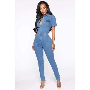 Combinaison en jean bleu clair pour femme, taille haute, manches courtes, col rabattu, coupe ajustée longue, style décontracté urbain - Product Image 1