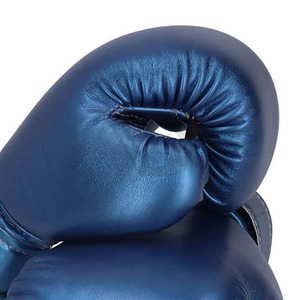 Guantes de Boxeo de Cuero Vacuno de Alta Calidad con Logotipo Personalizado, Diseño de Dedos Completos, Cierre de Gancho y Bucle, Empaque Personalizado para Hombres - Product Image 3