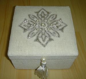 Caja de Joyería de Lujo Hecha a Mano, Ecológica, de Forma Cuadrada, con Patrón de Flores Bordadas, Decorativa con Cuentas Zari, para Graduación, Halloween - Product Image 2