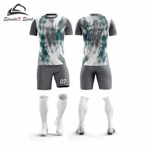 Uniformes de football personnalisés 100% polyester, logo personnalisé, fabricant OEM ODM - Product Image 1