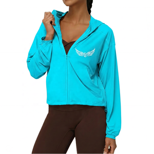 Chaqueta de yoga ligera con capucha y cremallera para mujer, transpirable, de color liso, manga larga, ajuste holgado, ropa deportiva con logo frontal - Product Image 5