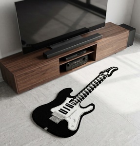 Tapis d'appoint moderne en laine tuftée à la main, antidérapant, motif guitare électrique noire personnalisée, thème musical, pour salon - Product Image 1