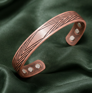 Brazalete de Cobre Sólido con Diseño de Flecha Hecho a Mano, con Imanes, Joyería Metálica Moderna, Diseño Exquisito en Relieve - Product Image 1
