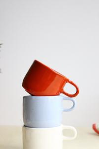 Mug en céramique élégant avec glaçure rayée peinte à la main, corps incurvé lisse, poignée confortable, design durable et conservant la chaleur - Product Image 6