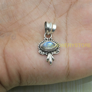 Colgante Hecho a Mano de Plata de Ley 925 con Piedra Lunar Arcoíris Natural, Joyería de Piedra Lunar con Destello Azul de Diseño Vintage para Mujer - Product Image 4