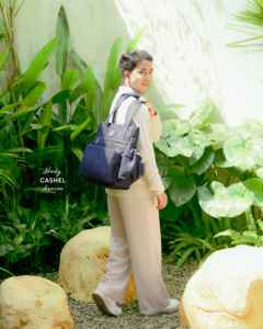 Sac fourre-tout carré en toile de qualité supérieure avec compartiment convertible pour ordinateur portable et poches fonctionnelles - Product Image 4