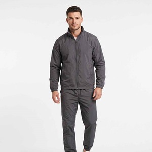 Ensemble de survêtement coupe-vent personnalisé pour hommes, haute qualité, respirant, en nylon, avec blocs de couleur, fermeture éclair, capuche, vêtements de sport OEM - Product Image 1