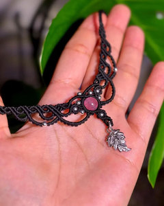 Pulsera de Macramé Hecha a Mano con Piedra Verde y Dije de Hoja, Pulsera Bohemia Ajustable con Cordón, Joyería de Piedra Natural para Mujer - Product Image 2