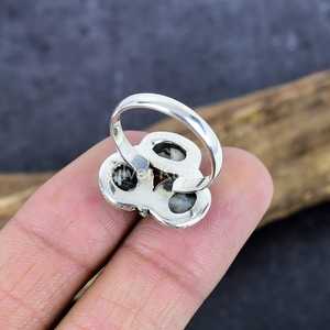 Vente en gros de bagues à trois pierres en turquoise de buffle blanc naturel plaqué argent 925, bijoux faits à la main, style bohème vintage, création de designer - Product Image 2