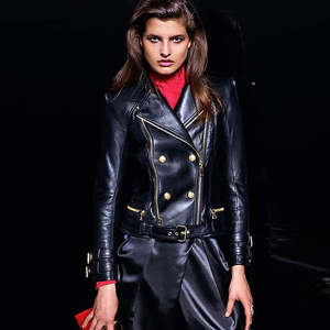 Chaquetas de cuero genuino de diseñador de lujo para mujer, estilo motero, corte ajustado, con herrajes dorados. - Product Image 2