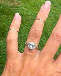 Anillo de compromiso/boda vintage de oro amarillo de 14k con diamante hexagonal cultivado en laboratorio IGI, engaste en bisel, unisex, oro blanco fino, aniversario - Product Image 1