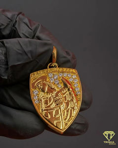 Colgante de escudo de guerrero personalizado premium con diamantes cultivados en laboratorio VVS en plata de ley 925 para hombre - Product Image 2