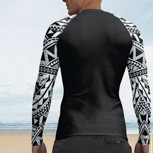 Camiseta de Compresión de Manga Larga para Hombre, Negra con Estampado Tribal, Protección Anti-UV, Poliéster - Product Image 3