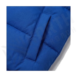 เสื้อแจ็คเก็ตสีน้ำเงินแบบควิลท์ แขนยาว คอตั้ง ปิดด้วยซิป เหมาะสำหรับใส่ในฤดูหนาว บุด้วยโพลีเอสเตอร์ ผ้าทอ ความยาวปกติ - Product Image 5