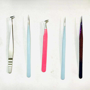 Pinzas Profesionales para Cejas con Recubrimiento Negro, Acero Inoxidable, Herramienta de Belleza para el Cuidado de las Cejas con Precisión - Product Image 5
