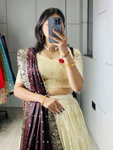 Conjunto de Lehenga Choli de Seda Paithani con Borde Tejido Zari y Dupatta de Satén, Largo hasta el Suelo, Traje Tradicional Indio para Bodas, para Mujer, Todas las Temporadas - Product Image 3