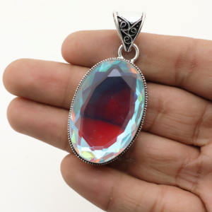 Colgante Artesanal de Topacio Místico con Baño de Plata – Brillante y Atemporal - Product Image 3