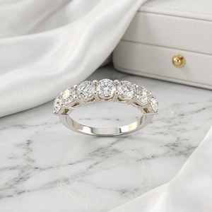 Bague demi-éternité à sertissage à griffes, taille ronde, 2,70 carats au total - Product Image 2