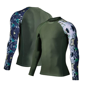 เสื้อแรชการ์ดแขนยาวผู้ชาย สีขาว พิมพ์ลายทรอปิคอลที่แขนข้างหนึ่ง ป้องกันรังสียูวี ผ้ายืดสแปนเด็กซ์ โพลีเอสเตอร์ - Product Image 6
