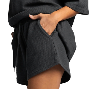 Pantalones Cortos Negros Texturizados Personalizados para Mujer, Cintura Elástica con Cordón, Bolsillos Laterales, Corte Holgado, Ropa Casual para el Hogar, Venta al Por Mayor - Product Image 2
