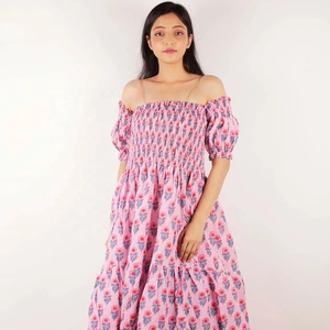 Robe longue en mousseline respirante, imprimée numériquement à la main, écologique, style indien, épaules dénudées, coupe trapèze, formelle pour femme - Product Image 1