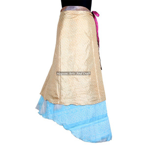 Vêtements de plage : Jupe portefeuille longue en soie vintage 'Magic' de 38 pouces, Robe en soie vintage, Sarong portefeuille long à col licou, Jupe portefeuille, Taille 50 pouces - Product Image 1