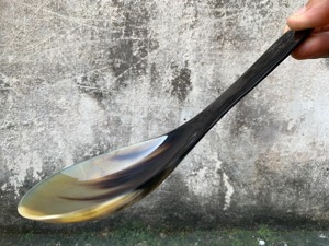 Cuillère en corne de buffle polie à manche court pour dessert, glace, soupe pour bébé - Design classique antique pour la maison, l'hôtel, le restaurant - Product Image 4