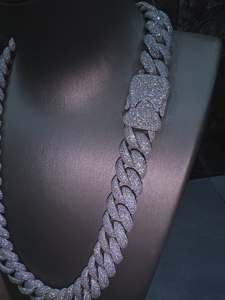 Collier chaîne cubaine glacée noir et argent avec moissanite VVS certifiée IGI, sertie à griffes, tendance, best-seller, style hip-hop, bling, luxe - Product Image 4