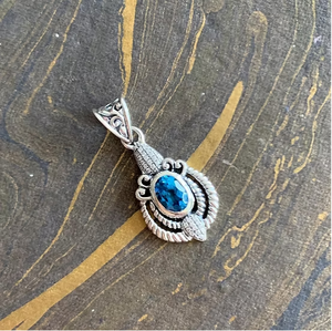 Colgante Solitario de Topacio Azul en Plata 925 Hecho a Mano, Joyería Ligera Unisex para Uso Diario y en Cualquier Ocasión - Product Image 3
