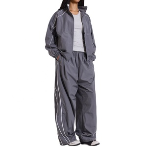 Conjunto Cortavientos para Hombre, Chaqueta Ligera con Capucha y Cremallera con Pantalones Anchos a Juego, Atuendo Deportivo para Correr al Aire Libre - Product Image 5