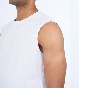 Débardeur de loisirs premium pour homme – Gilet d'été sans manches décontracté pour voyage, plage et fitness – Couleurs personnalisables, options de tailles, marque privée - Product Image 2