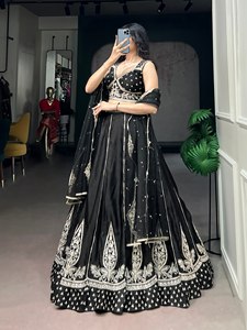 Precioso Lehenga Choli para Mujer con Bordado, Ideal para Bodas, Fiestas y Festivales, en Crepé de Seda, Exportación India, Resistente a la Humedad - Product Image 1
