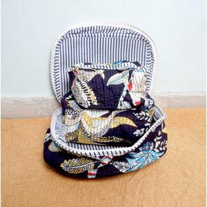 กระเป๋าเครื่องสำอางสุดหรู ชุดอุปกรณ์เสริมความงามครบครัน พร้อมของใช้จำเป็นในชีวิตประจำวัน ชุดกระเป๋า 3 ชิ้น - Product Image 4