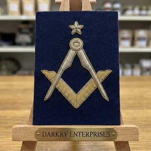 Parche de insignia masónica bordado a mano con hilo de oro, diseño de esquadro y compás, para blazer - Product Image 6