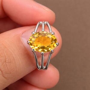 Bague de fiançailles et de mariage ovale en argent sterling 925 plaqué rhodium avec citrine sertie à griffes - Style tendance inspiré de l'anniversaire - Product Image 4