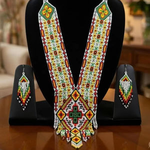 Ensemble collier et boucles d'oreilles perlés de style bohème ukrainien – Bijoux ethniques avec boucles d'oreilles pour Noël, fête - Product Image 1