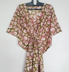 Robe Kaftan en Coton à Imprimé Floral, Faite à la Main, Vintage, Coupe A-Line, Grande Taille, pour la Plage, avec Décoration en Dentelle - Product Image 1