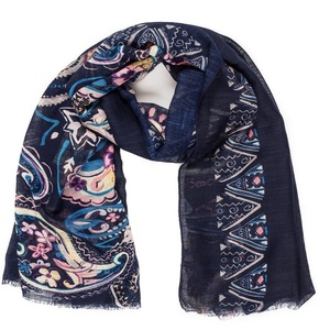 Écharpe longue en soie d'été à impression numérique avec logo personnalisé pour filles - Motif de créateur de luxe - Product Image 3