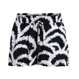 Shorts de bain amples pour femmes, personnalisables avec logo, imprimés par sublimation, doux, très demandés, pour la plage - Product Image 6